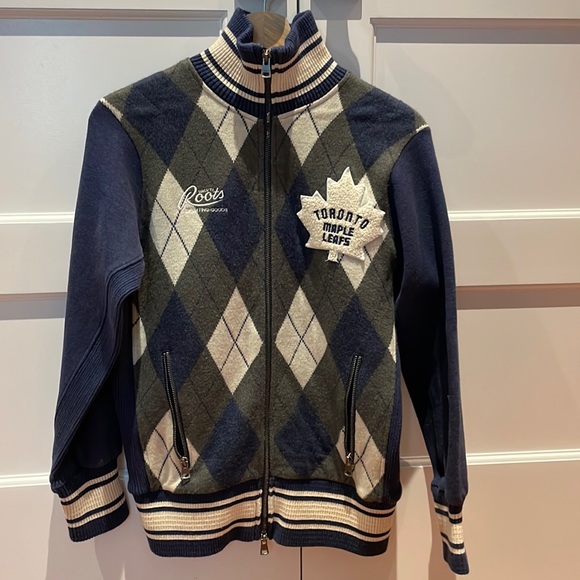 🎉HP 9/2025🎉 Roots Maple Leafs Jacket - Picture 1 of 5